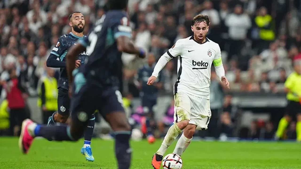 Premier Lig devleri Beşiktaş'ın üç yıldızı için Dolmabahçe’de pusuya yattı! Liverpool da devreye girdi