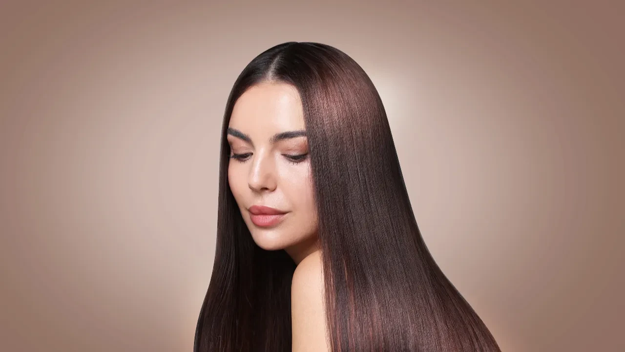 Saçın parlak görünmesi için ne yapılır? Kuaförden çıkmış gibi parlak saçların sırrı!