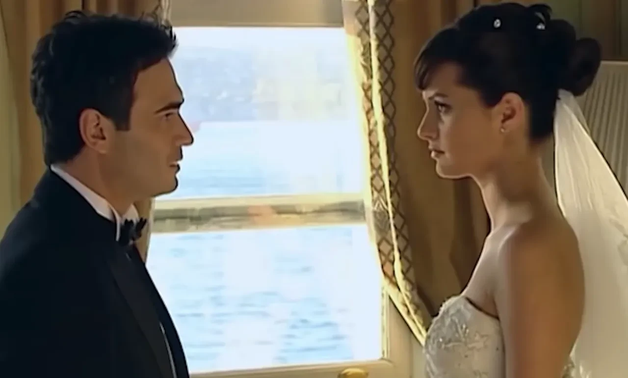 Tuzlu Kahve’de Ela Levent karşılaşması viral oldu! Doktorlar Ela Levent evlenme sahnesinin olayı ne?