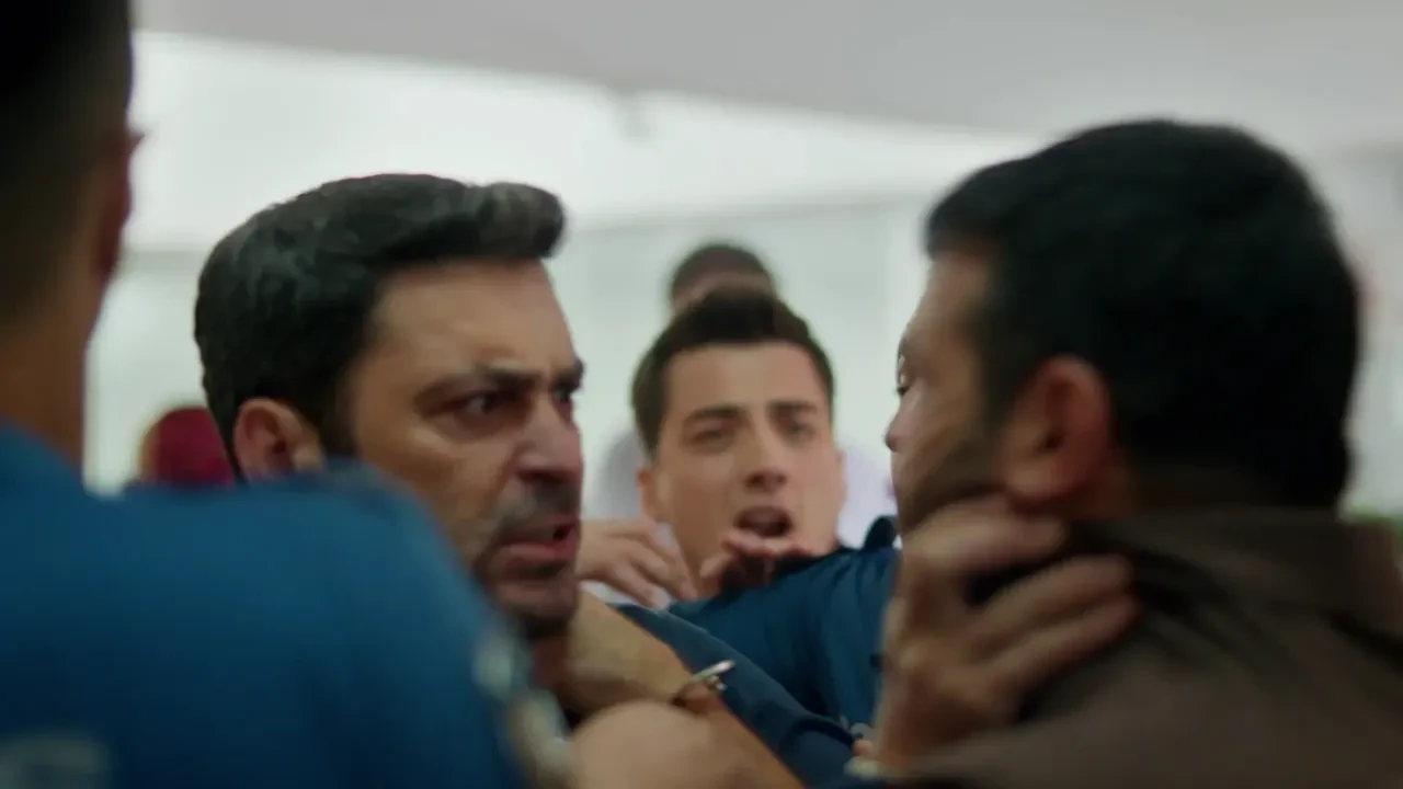 Uzak Şehir 65. bölümde yer yerinden oynadı! İzleyiciler merakla 66. bölüm fragmanını bekledi