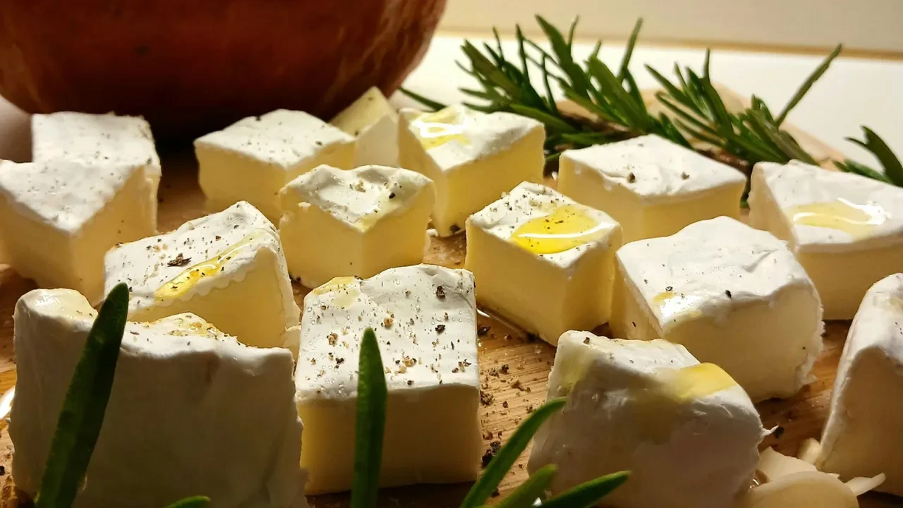 Van otlu peyniri hangi otlarla yapılır? Sadece lezzetiyle değil içeriğiyle de dikkat çekiyor!