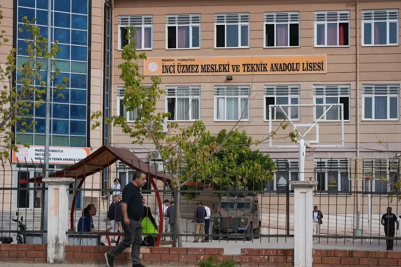 Yarın okullar tatil mi? 23 Eylül İstanbul ve Manisa’da okulların tatil durumu!
