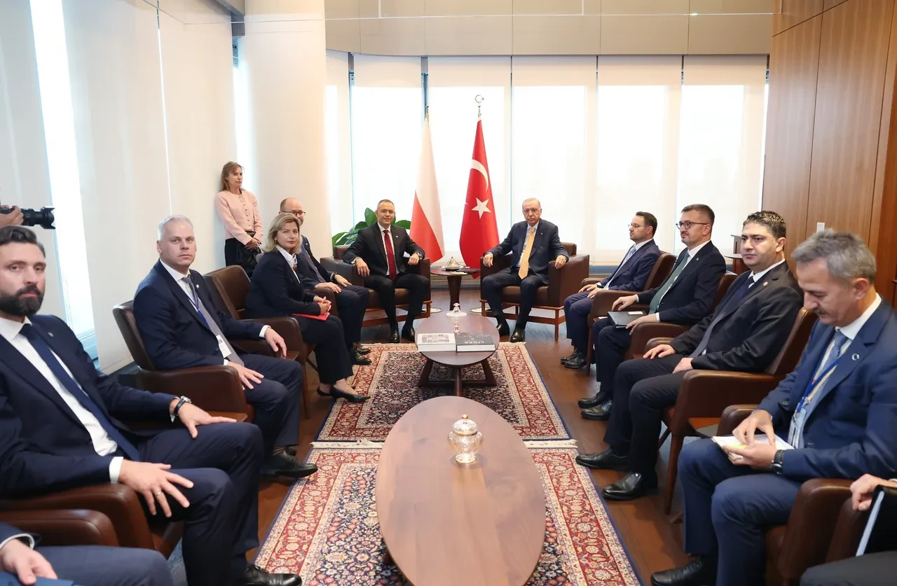 Ankara NATO Zirvesi'nde verilen revolver gündem olmuştu! Polonya'dan dikkat çeken karşılık