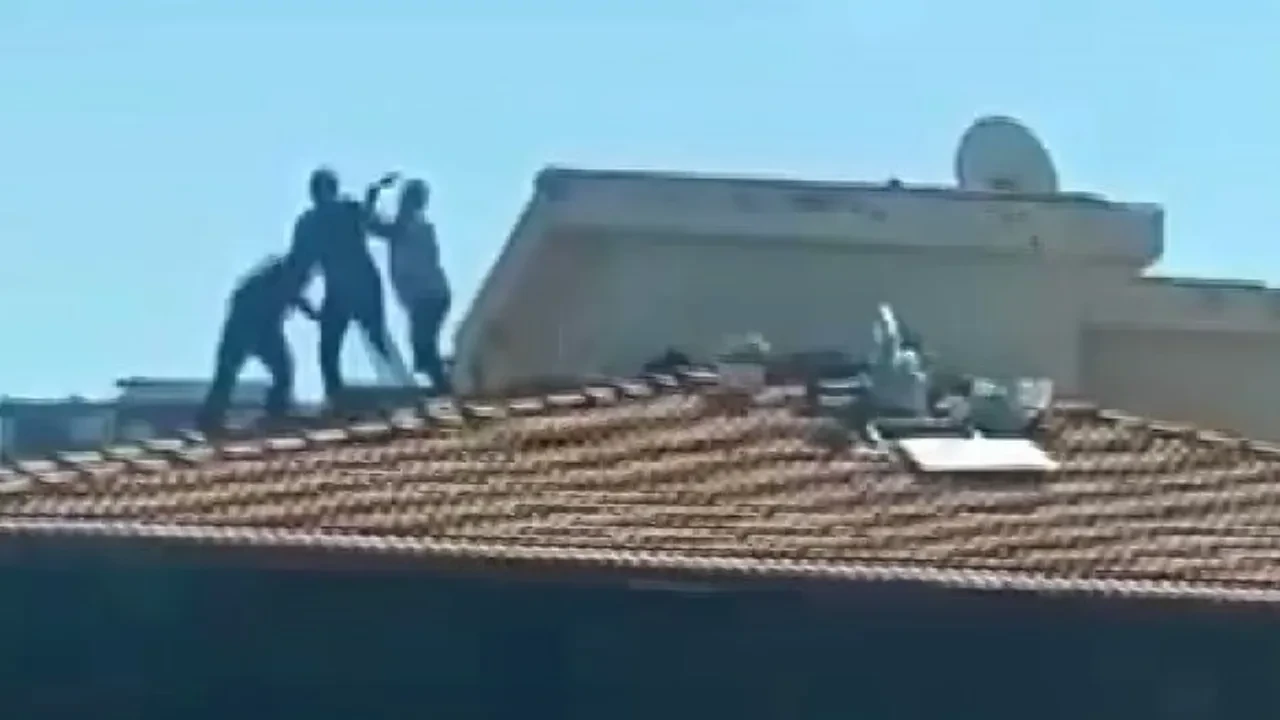 Bina çatısında yürekleri ağza getiren kavga