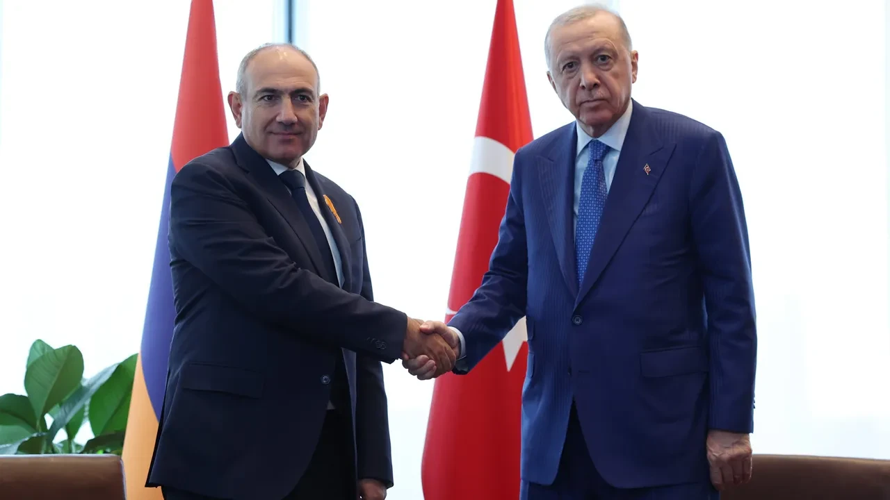 Cumhurbaşkanı Erdoğan Ermenistan Başbakanı Paşinyan'ı Türkevi'nde kabul etti