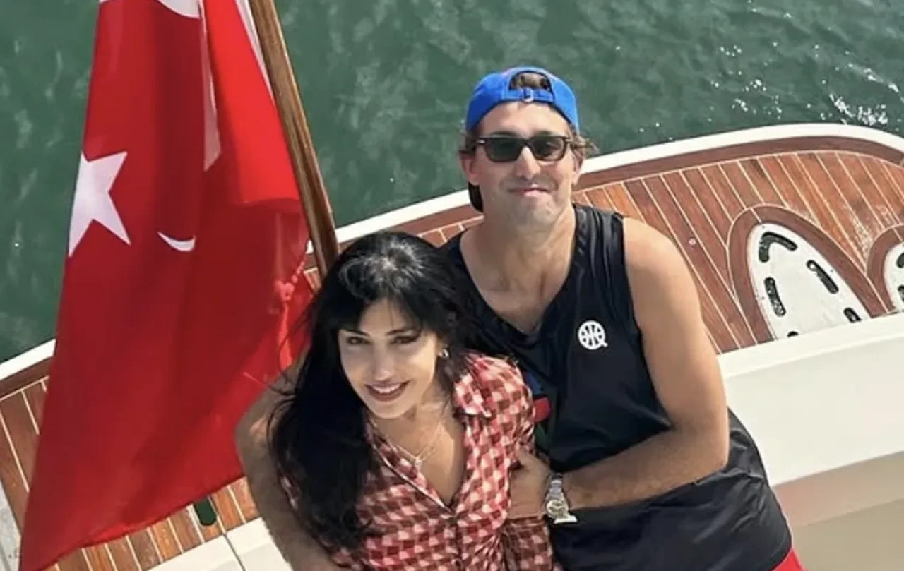 Doğu Demirkol ile Ayşe Kırca sevgili mi, ne zamandır? Hezeyanlar’da anlattığı anılar viral oldu