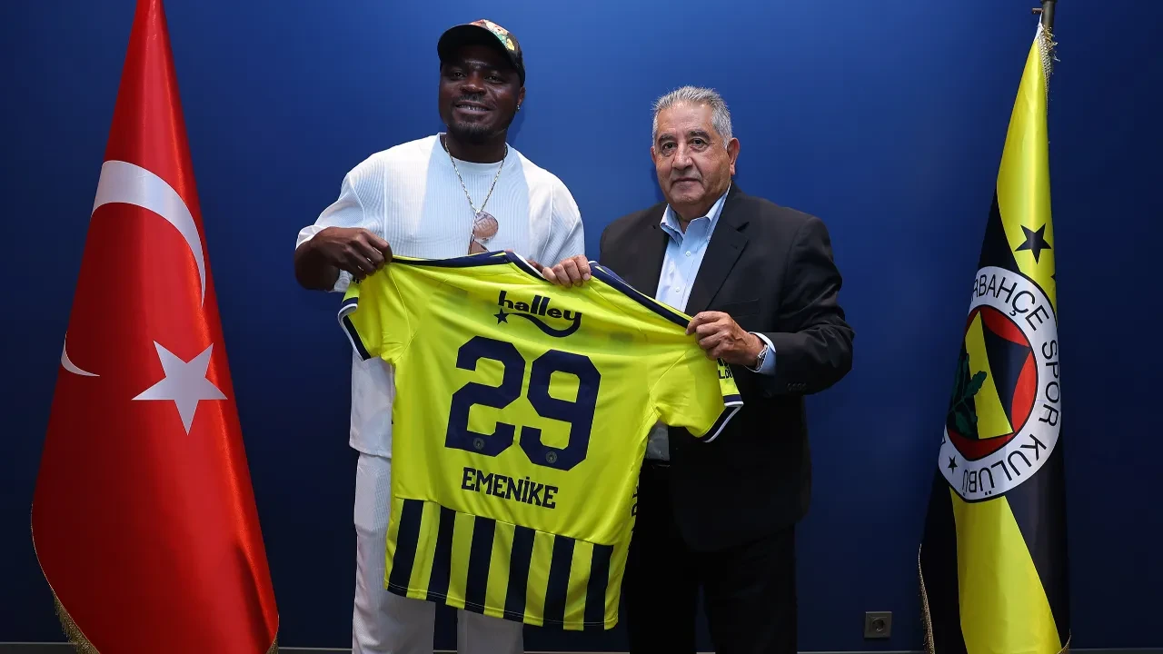 Emenike'den Fenerbahçe'ye ziyaret! 