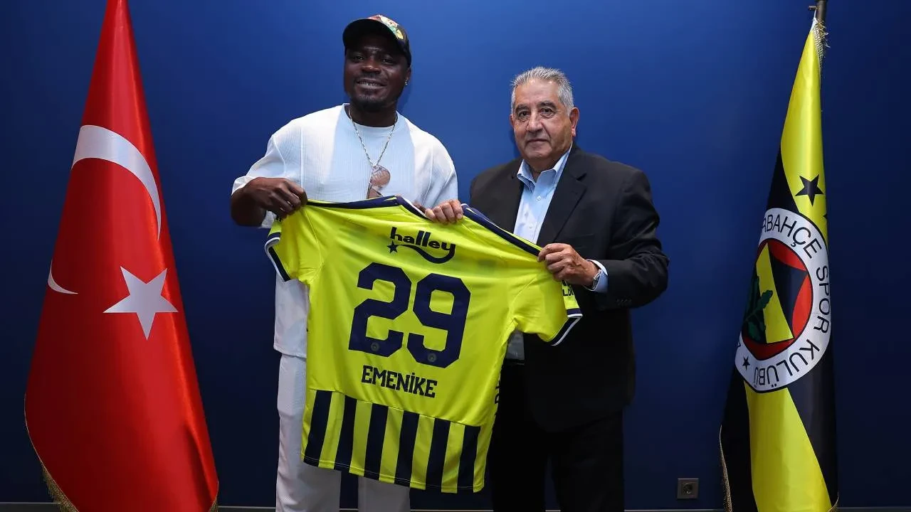 Emenike'den Fenerbahçe'ye ziyaret! "Burada olmak benim için mutluluk"