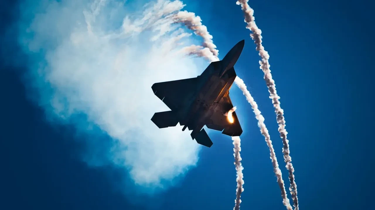 F-22 Raptor’da yıllar sonra büyük değişiklik: İlk kez görüntülendi