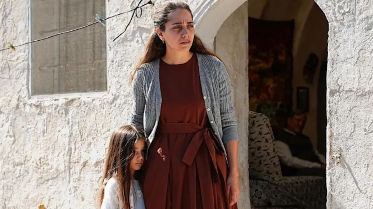Sevdan Bir Ateş’in Leyla’sı Özge Özacar’ın o sahnesi yürekleri dağladı! O anlara yorum yağdı