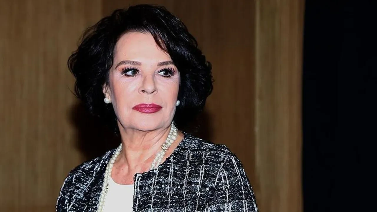 Yeşilçam’ın usta ismi Hülya Koçyiğit vasiyetini açıkladı! Kadir İnanır detayı şaşırttı