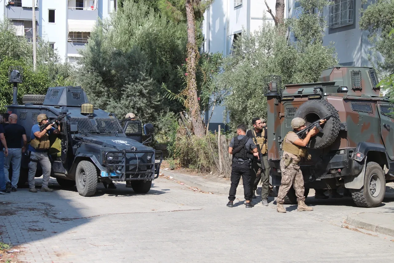 Adana'da film gibi operasyon: Teslim olmamak için bomba pimini çekti