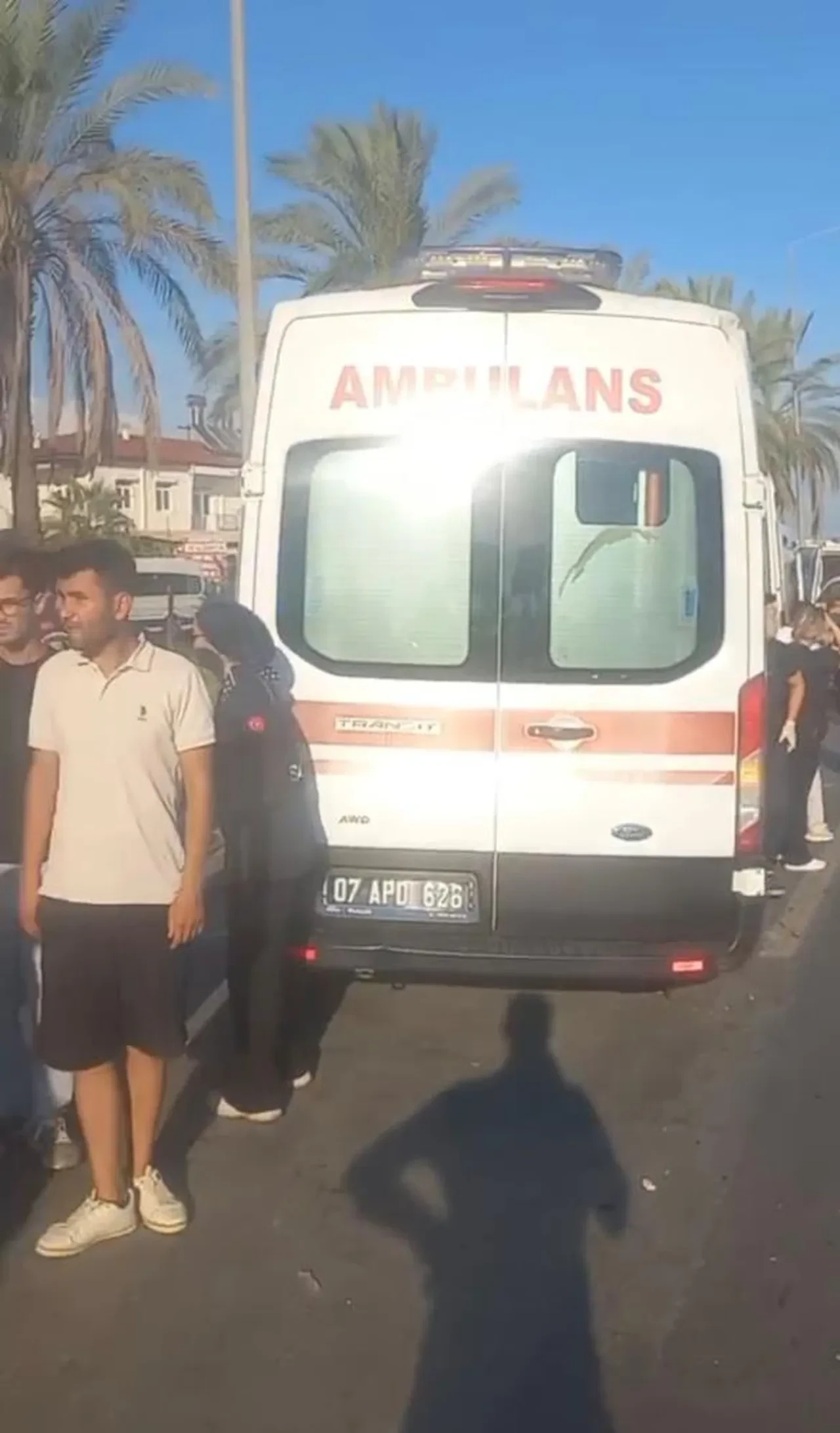 Antalya'da zincirleme kaza! Tur otobüsü devrildi: 15'i turist 17 kişi yaralandı