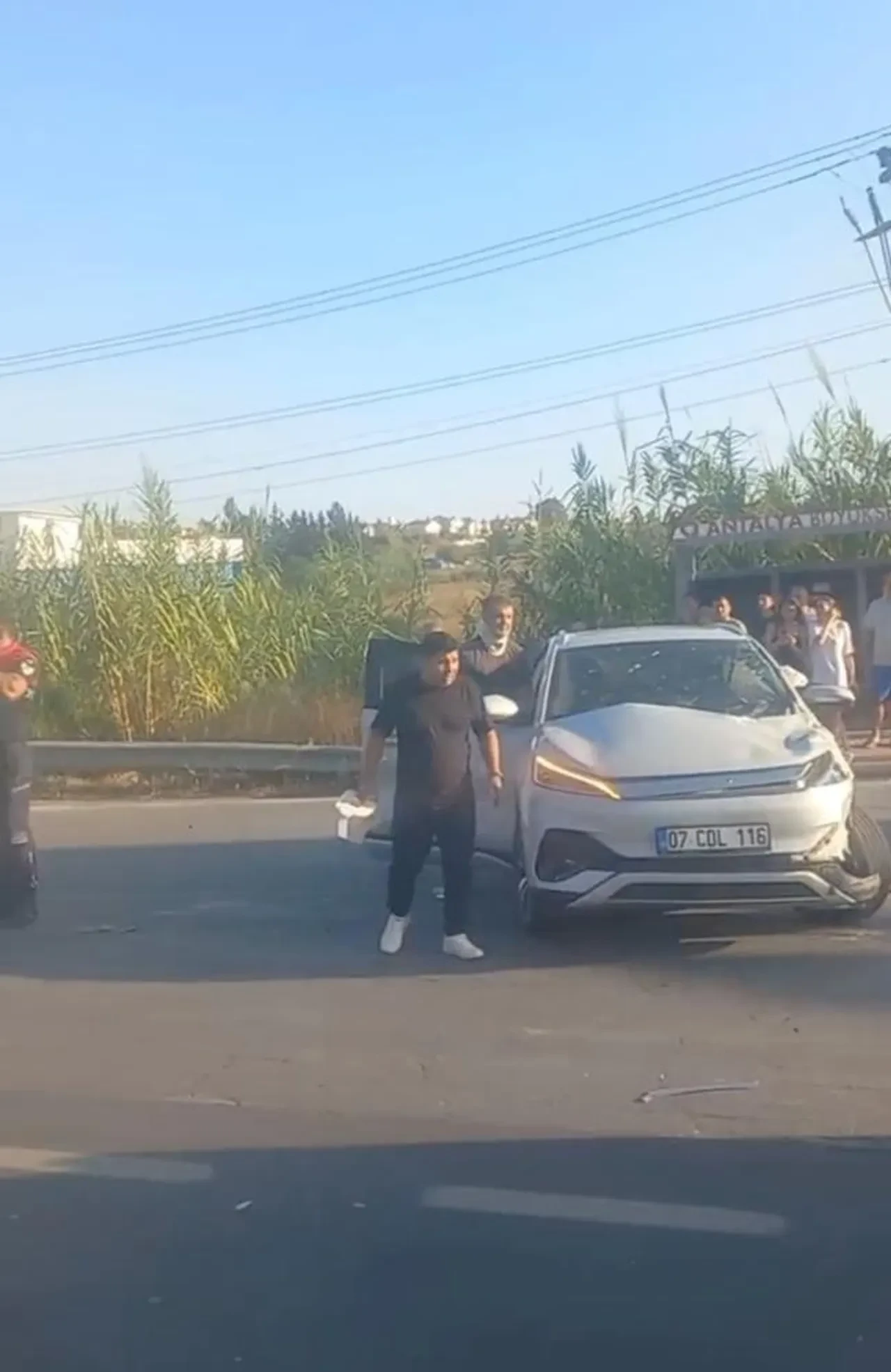 Antalya'da zincirleme kaza! Tur otobüsü devrildi: 15'i turist 17 kişi yaralandı