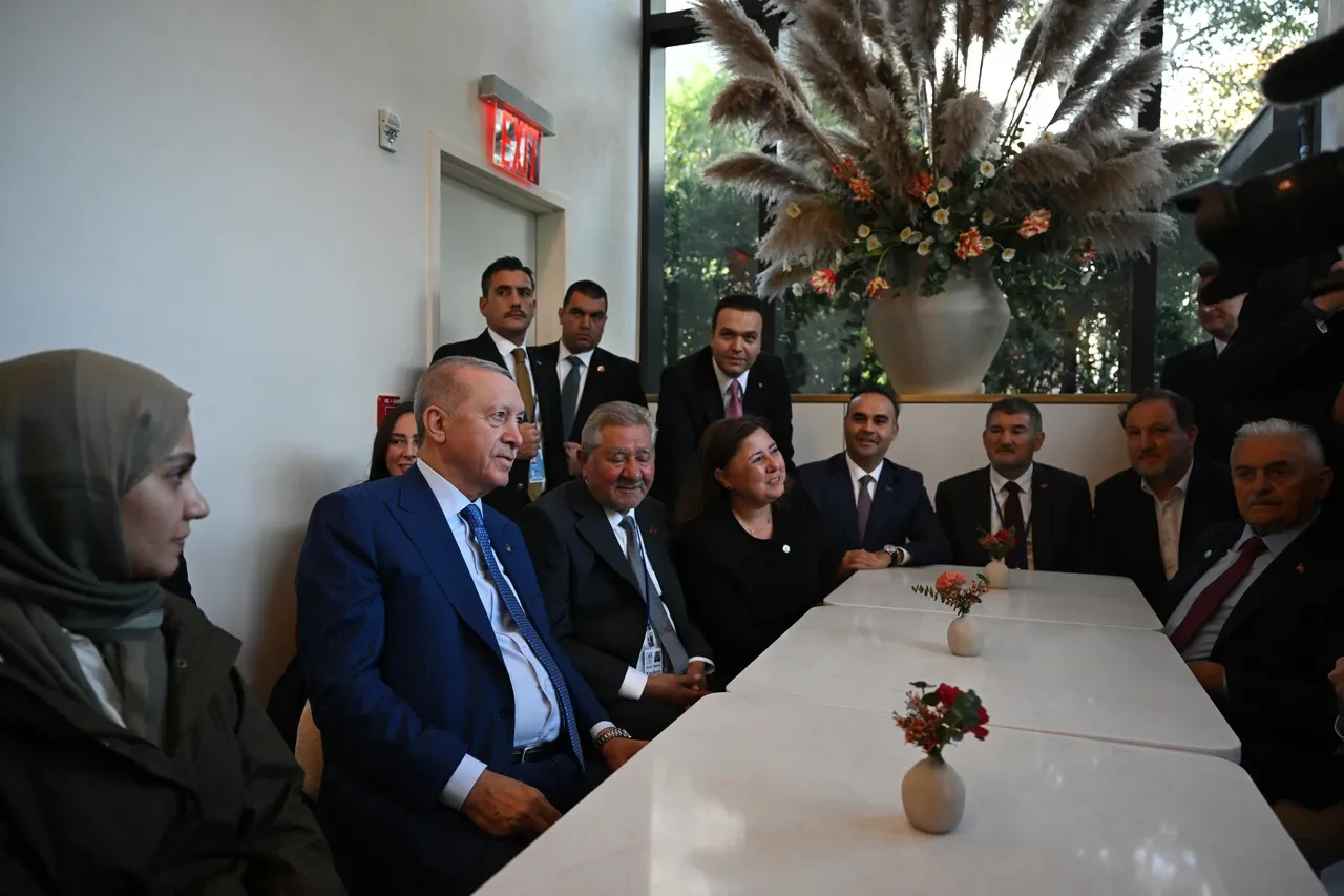 Cumhurbaşkanı Erdoğan New York’ta Türk pastanesini ziyaret etti