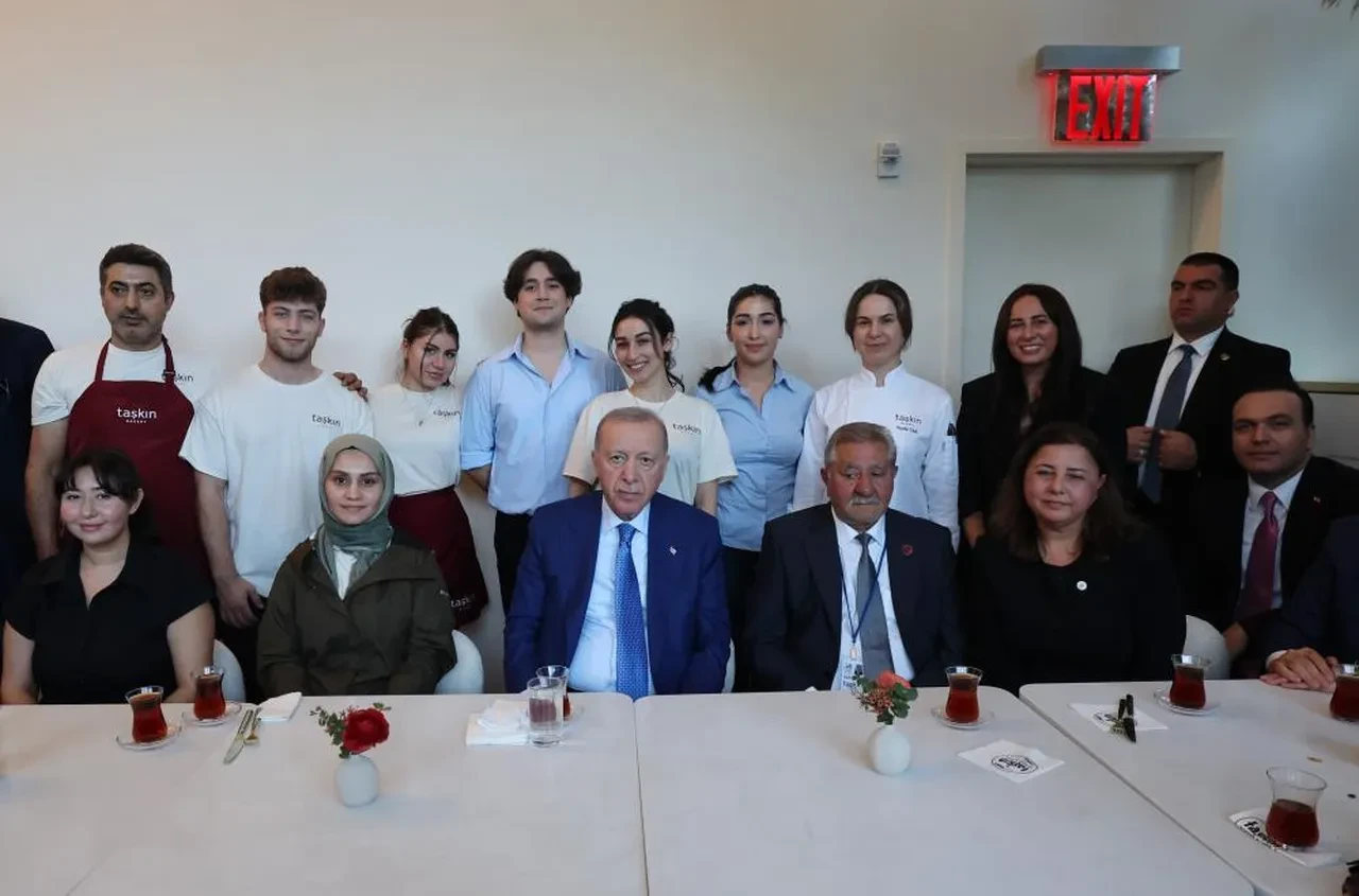 Cumhurbaşkanı Erdoğan New York’ta Türk pastanesini ziyaret etti