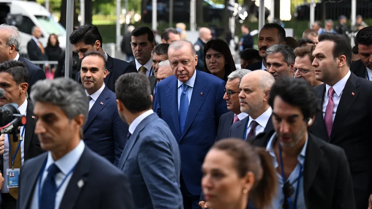Cumhurbaşkanı Erdoğan'dan fon soruşturmasıyla ilgili açıklama: Türkiye ekonomisine yönelik risk yok, sorumlulardan hesap sorulacak