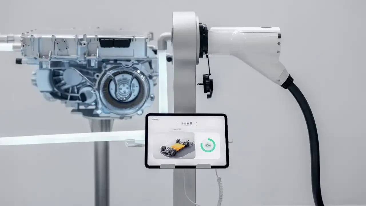 Elektrikli otomobiller 4,5 dakikada şarj olacak: Çinli Geely rekor kırdı