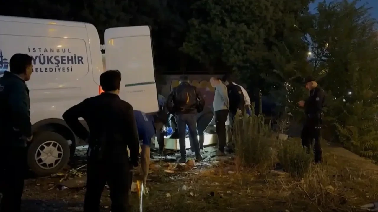 Kartal'da yol kenarında erkek cesedi bulundu: Kimliği belli oldu