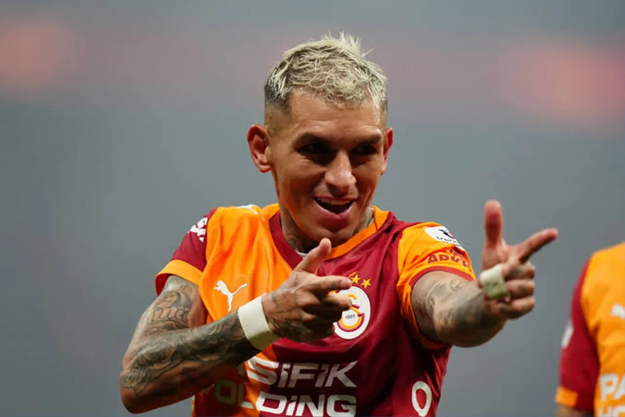 Lucas Torreira Galatasaray'dan ayrılıyor mu? Yıldız isim için dikkat çeken plan ortaya çıktı
