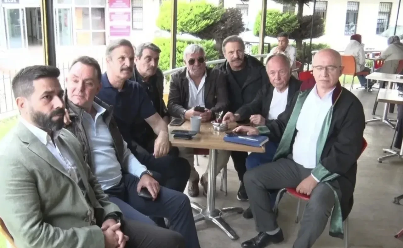 Neslihan Acar ve Levent İnanır arasındaki tartışma mahkemeye taşındı! Kadir İnanır'ın mirası eski defterleri açtı