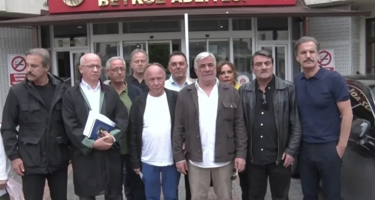 Neslihan Acar ve Levent İnanır arasındaki tartışma mahkemeye taşındı! Kadir İnanır'ın mirası eski defterleri açtı