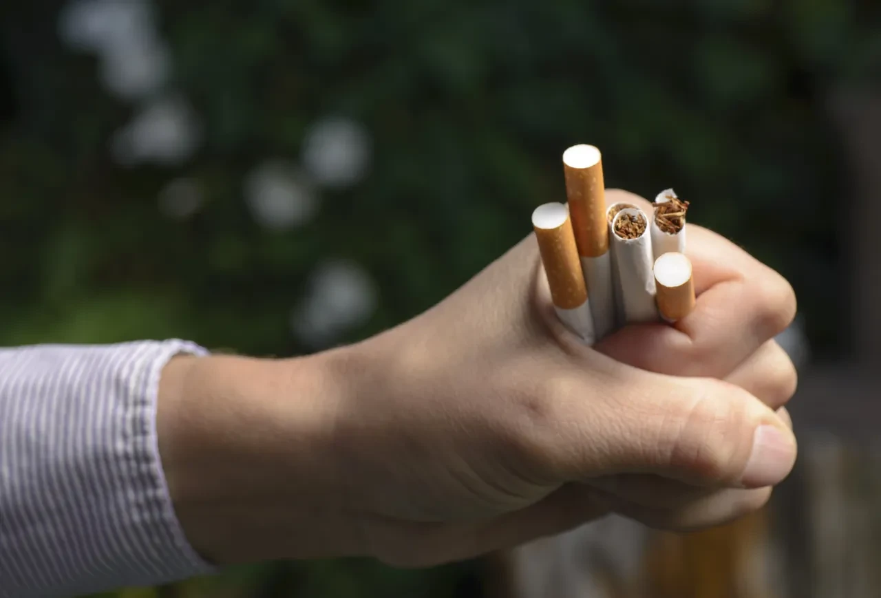 Sigara yasağında yeni milat! 1 Ocak 2015 sonrası doğanlara sigara satılmayacak, slim sigaralar piyasadan kalkacak