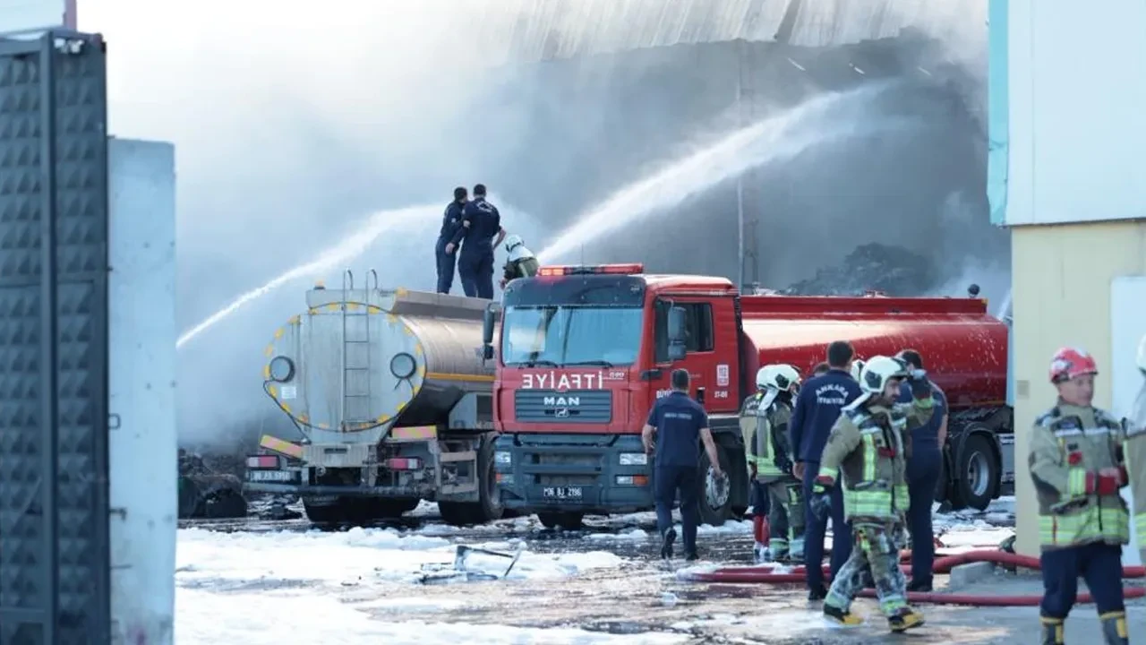 Ankara'da geri dönüşüm merkezinde yangın
