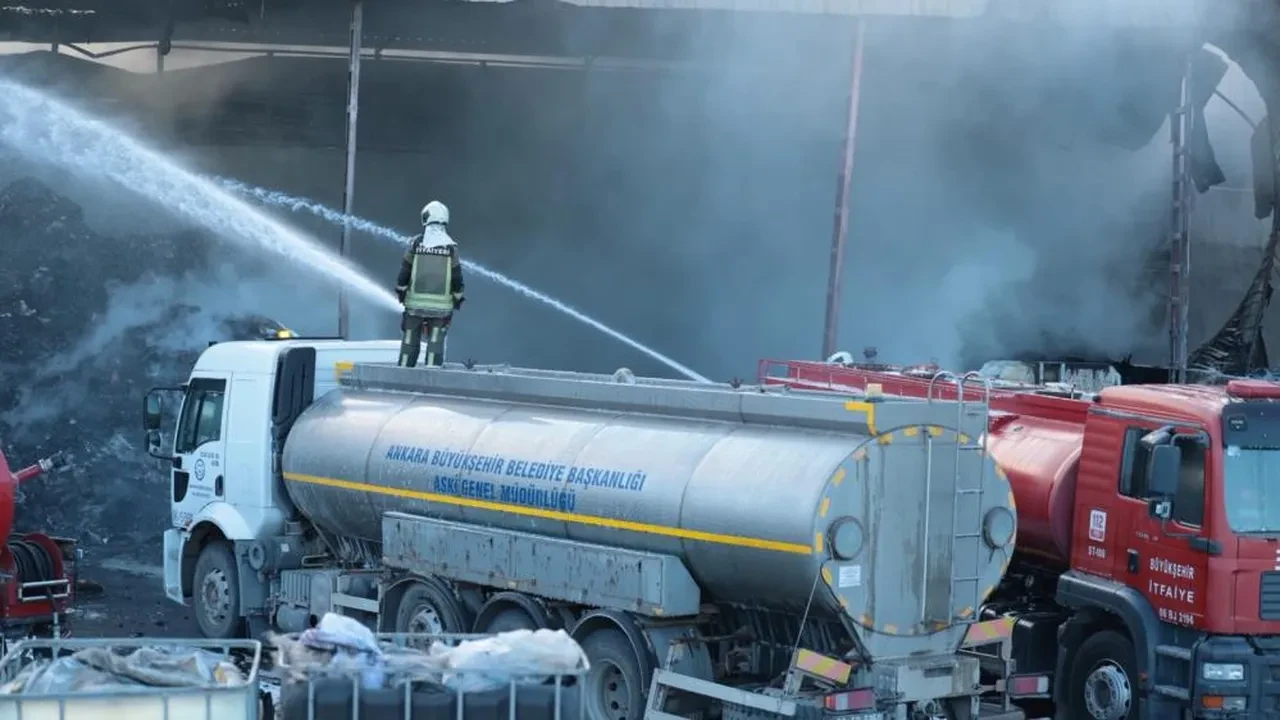 Ankara'da geri dönüşüm merkezinde yangın