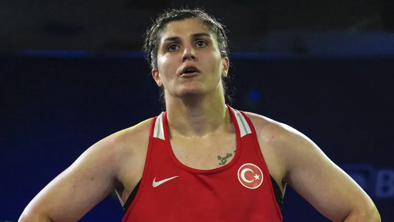 Busenaz Sürmeneli, üst üste 2. kez Avrupa şampiyonu oldu! Milli boksör altın madalya kazandı