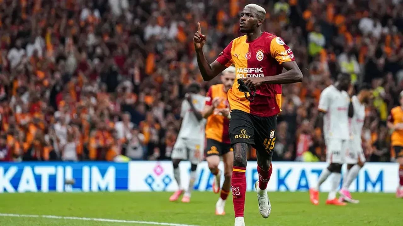 Galatasaray'da Victor Osimhen sürprizi! Okan Buruk kararını verdi: Sahalara dönüş tarihi belli oldu