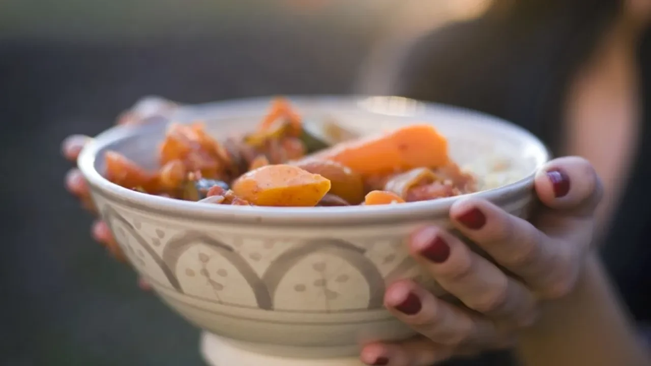 Kış günü yaptım, sıcacık sofranın yıldızı oldu! MasterChef’te Fas usulü sebzeli Tagine tarifi