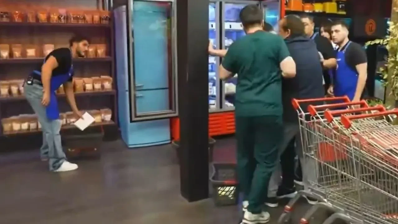 MasterChef’te korku dolu anlar! Mehmet Şef’ten Emre’ye Heimlich müdahalesi