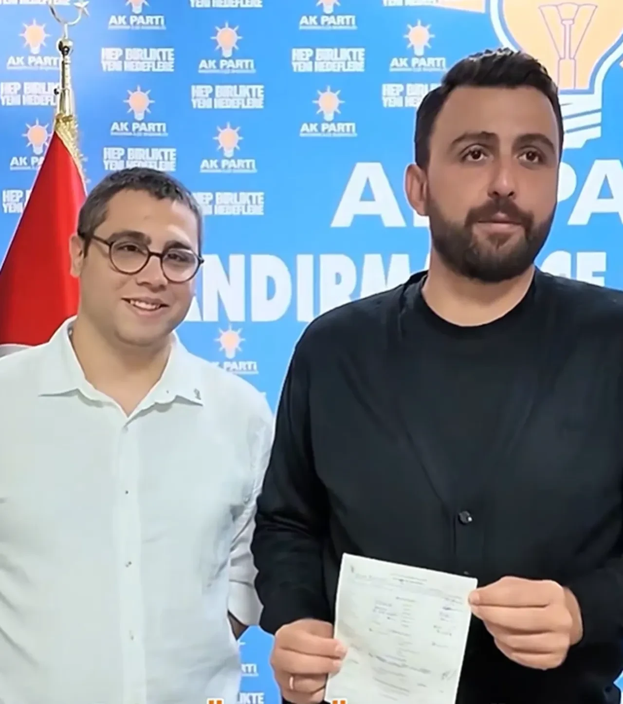 Siyasette şaşırtan benzerlik: CHP'den istifa eden Özgür Özel AK Parti'ye üye oldu