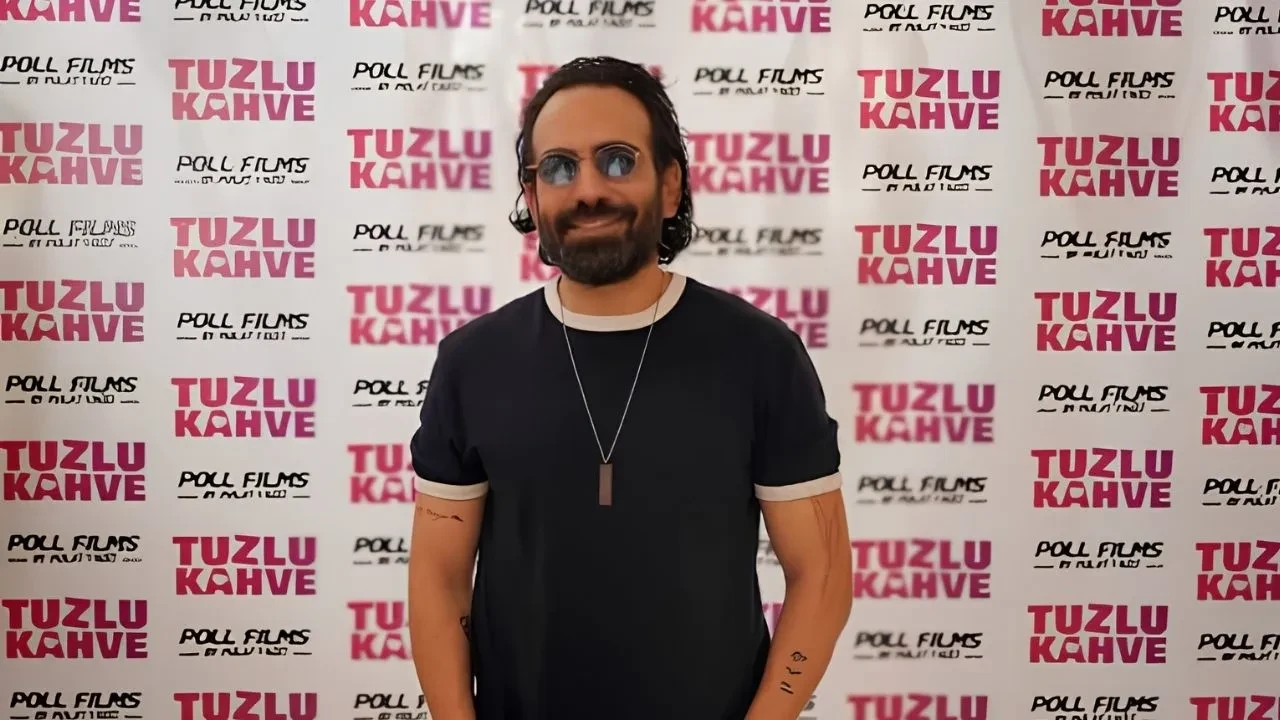 Tuzlu Kahve dizisinde yer alan Buğra Gülsoy'un saç stili Hugo karakterine benzetildi!