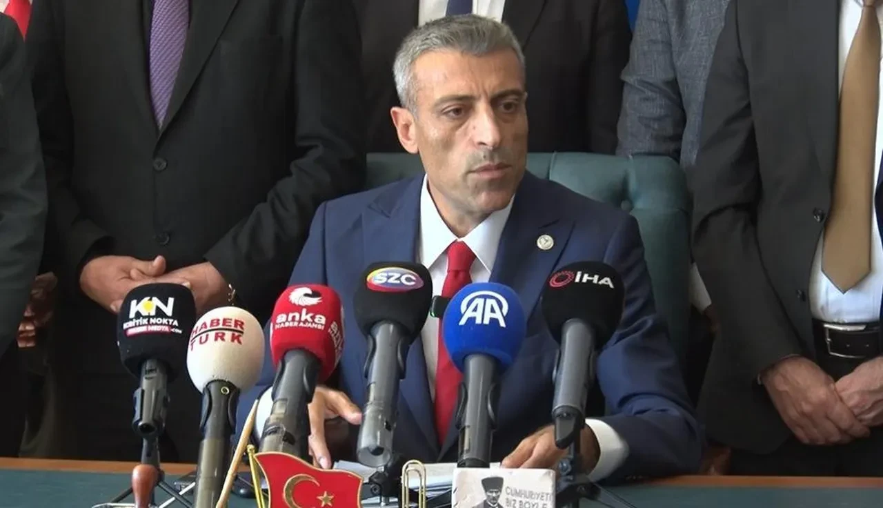 Yenilik Partisi lideri Öztürk Yılmaz'dan Yeni Parti'ye isim süresi: 3 Ekim'e kadar değerlendirsinler