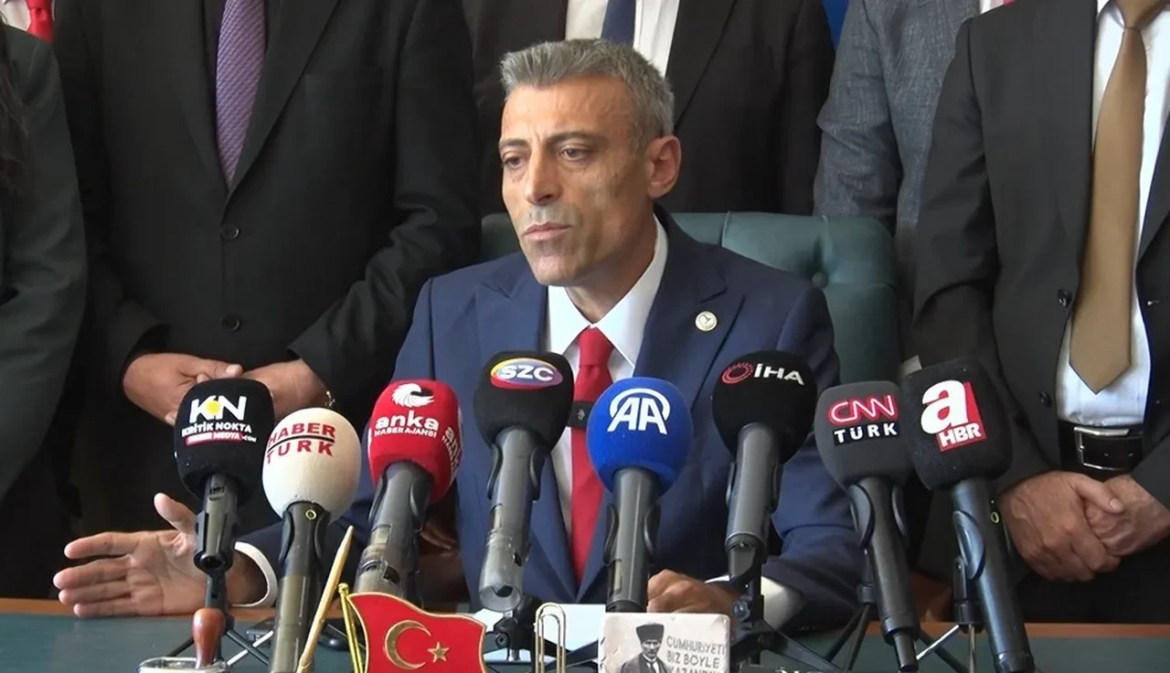 Yenilik Partisi lideri Öztürk Yılmaz'dan Yeni Parti'ye isim süresi: 3 Ekim'e kadar değerlendirsinler