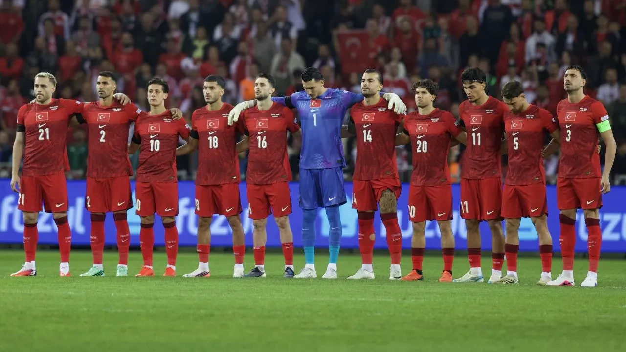 A Milli Takım'da Montella, Fransa yenilgisini değerlendirdi! "Çok üzüntülüyüz"