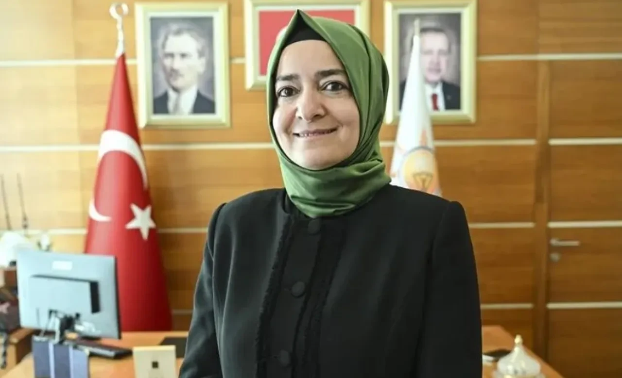 AK Parti Genel Başkan Yardımcısı Fatma Betül Sayan Kaya istifa etti