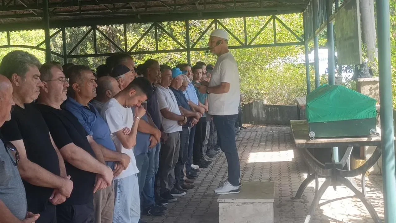 Antalya'da 17 yaşındaki Yiğit kuryeliğinin ilk gününde kaza yaparak hayatını kaybetti