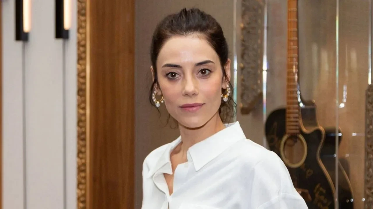 Cansu Dere 4 yıl sonra ekranlara dönüyor! Mavi Orkide’nin başrol kadın oyuncu Cansu Dere hangi rolü oynayacak?