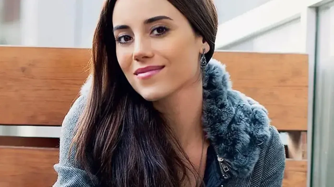Cansu Dere 4 yıl sonra ekranlara dönüyor! Mavi Orkide’nin başrol kadın oyuncu Cansu Dere hangi rolü oynayacak?