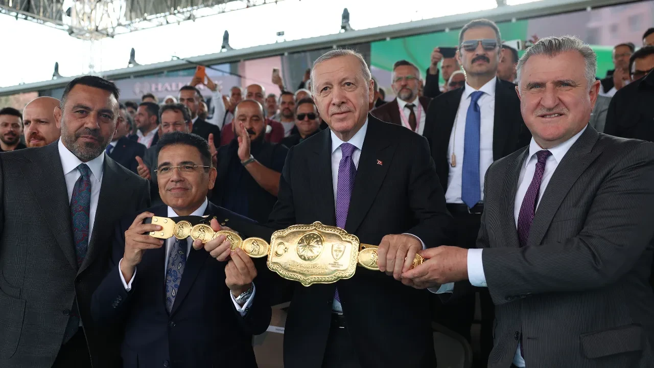 Cumhurbaşkanı Erdoğan, Yağlı Güreş Cumhurbaşkanlığı Kupası finalinde