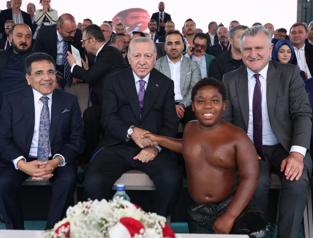 Cumhurbaşkanı Erdoğan, Yağlı Güreş Cumhurbaşkanlığı Kupası finalinde