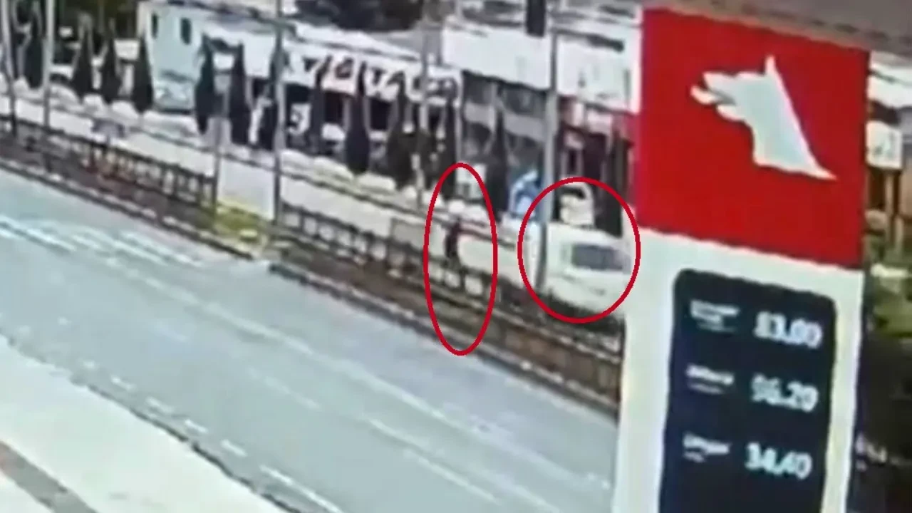 Diyarbakır'da yaya geçidinde can pazarı: Saniyelerle kurtuldu