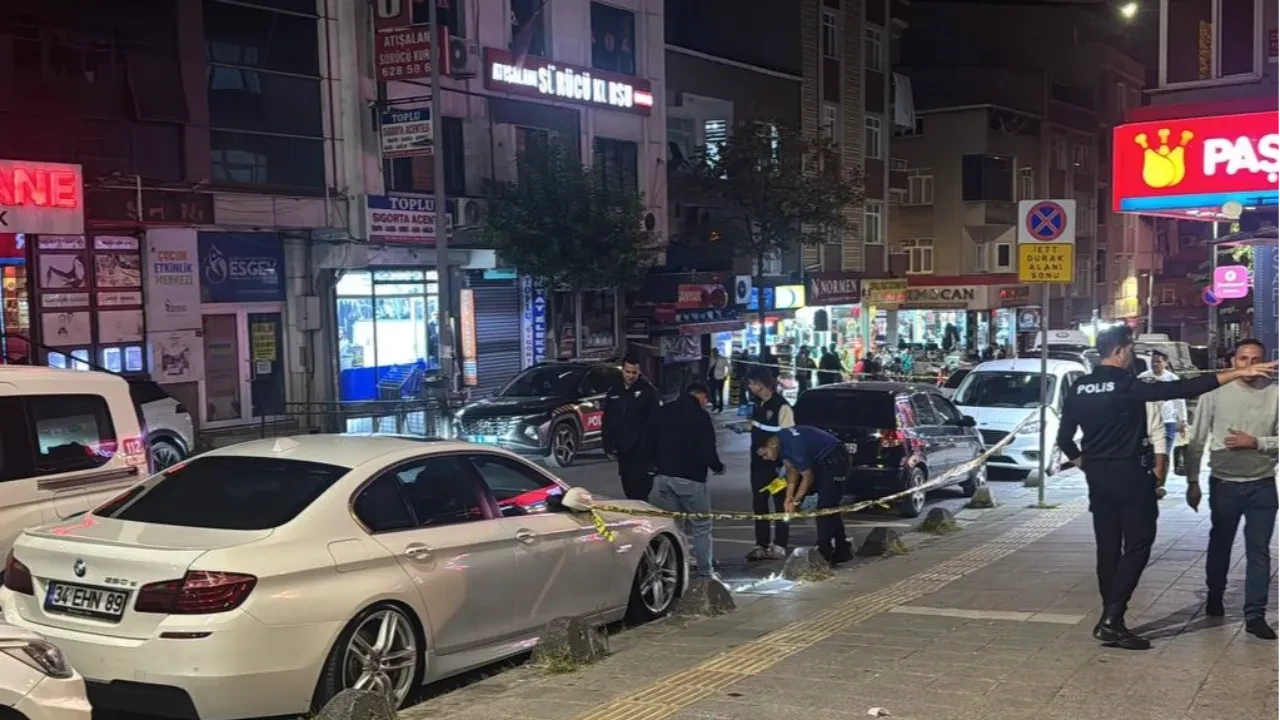 Esenler'de bıçakla polislerin üzerine yürüdü: Müdahale anı kamerada