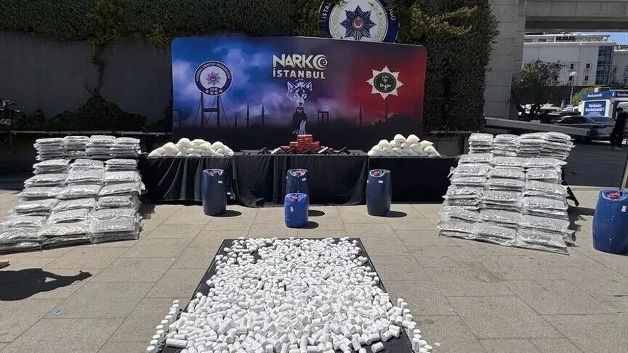 İstanbul'da 3 ilçedeki uyuşturucu operasyonunda gözaltına alınan 164 kişi tutuklandı