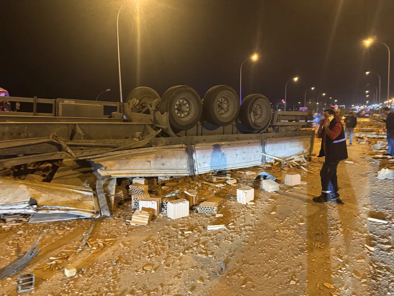 Köprüde zincirleme trafik kazası: 1 ölü, 7 yaralı var
