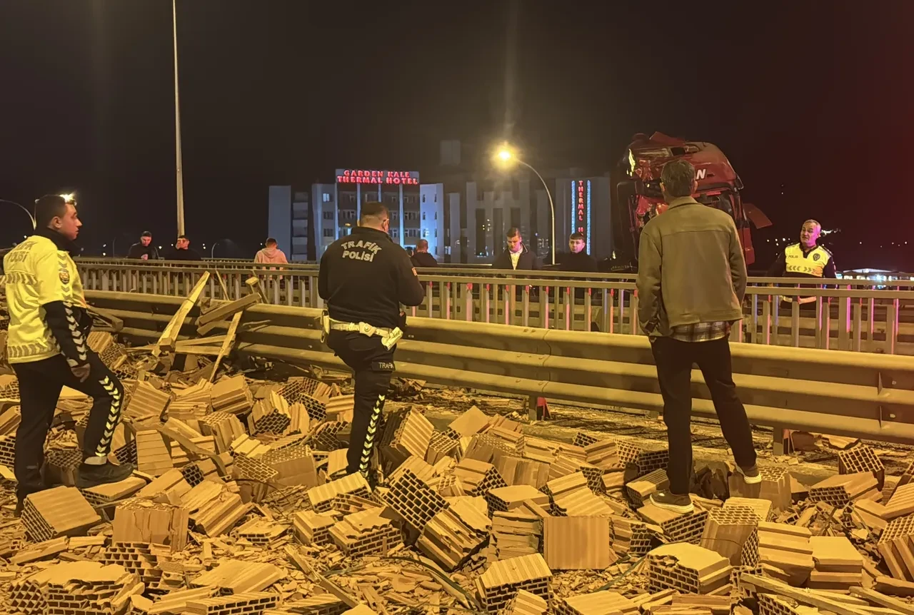 Köprüde zincirleme trafik kazası: 1 ölü, 7 yaralı var
