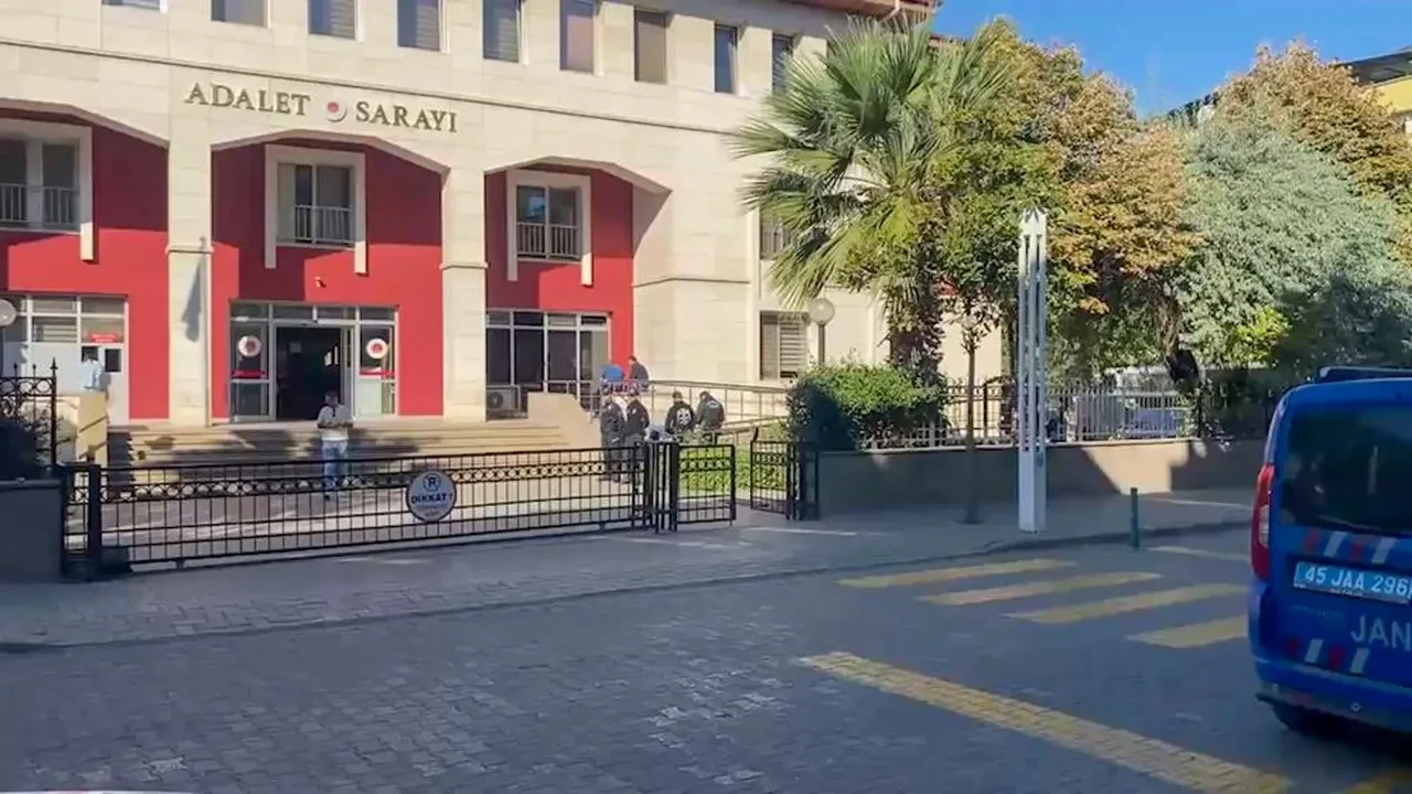 Manisa'daki okul saldırısında saldırgan ile anne, baba ve dedesi dahil 7 kişi tutuklandı